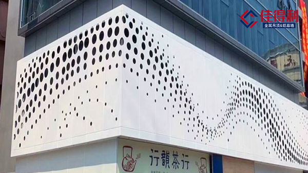 關(guān)于氟碳與聚酯鋁單板的對比和各自特點