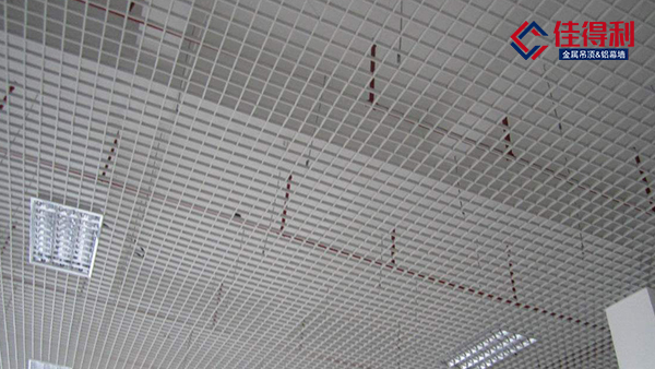 格柵鋁天花廠家主要根據(jù)什么因素來決定鋁格柵的報價呢？