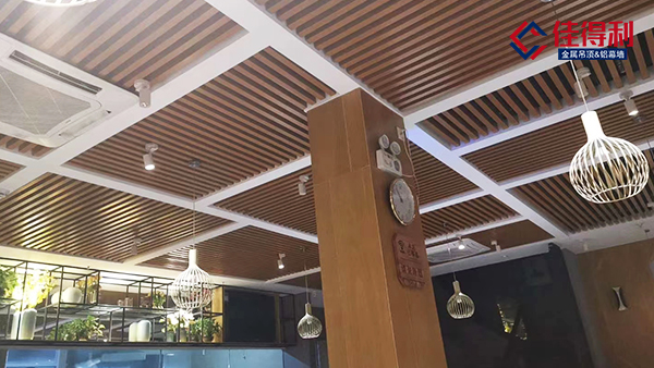 越來越多人選擇使用鋁方通裝飾吊頂
