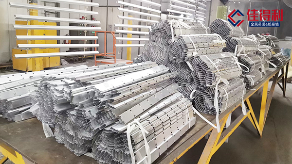 我們在運輸鋁格柵時應如何做好包裝保護工作？