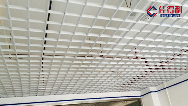 鋁格柵吊頂廠家講講大型商場吊頂怎么裝？