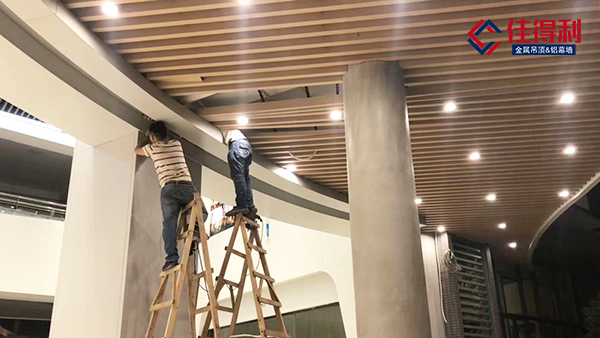 漳州50*100氟碳鋁方通吊頂介紹